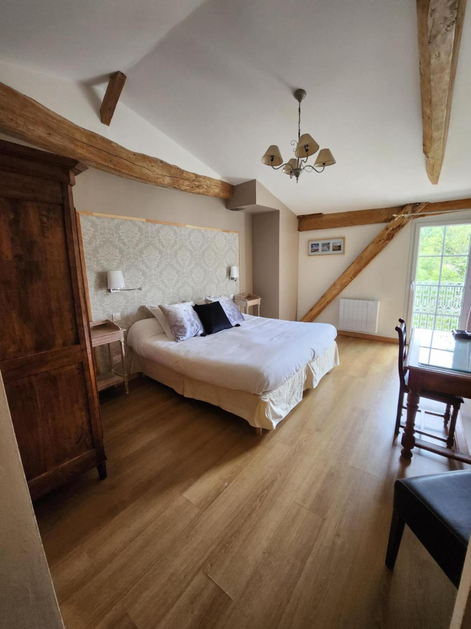 Hotel La Tour Perrier Eyrans-de Soudiac Eksteriør bilde