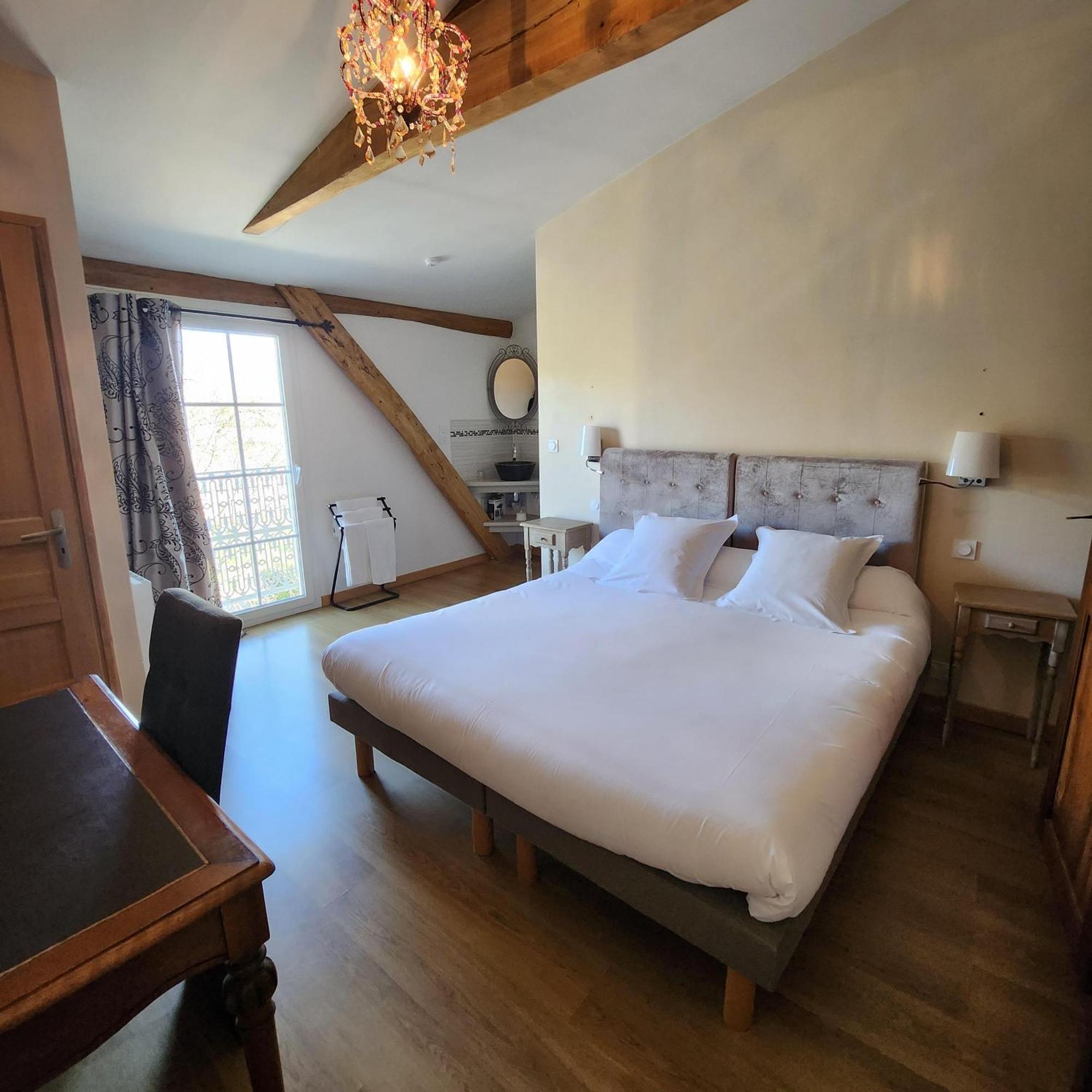Hotel La Tour Perrier Eyrans-de Soudiac Eksteriør bilde