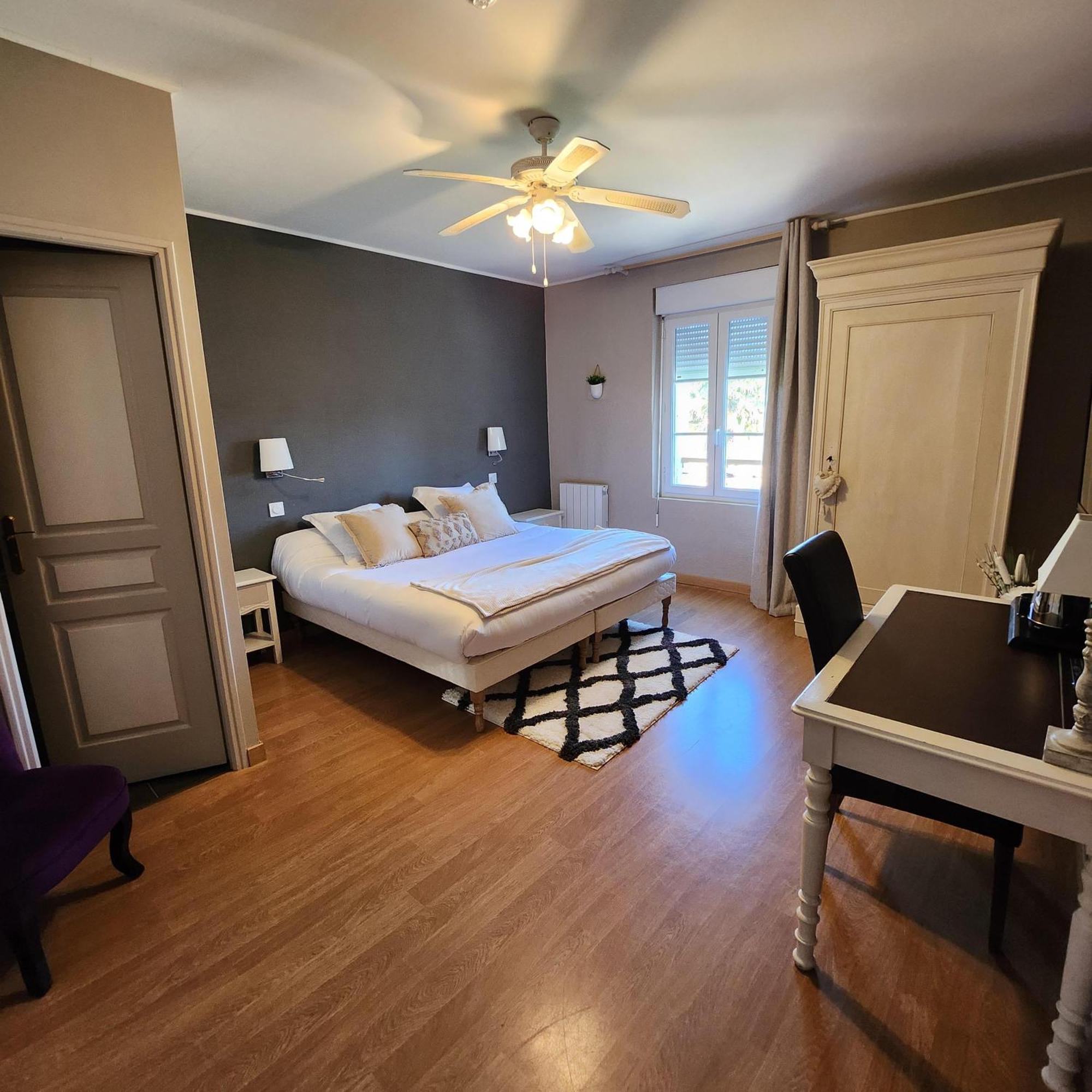 Hotel La Tour Perrier Eyrans-de Soudiac Eksteriør bilde